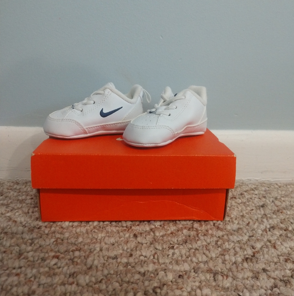 Pico Plus Bootie (CB) size 2c White and blue Nikes